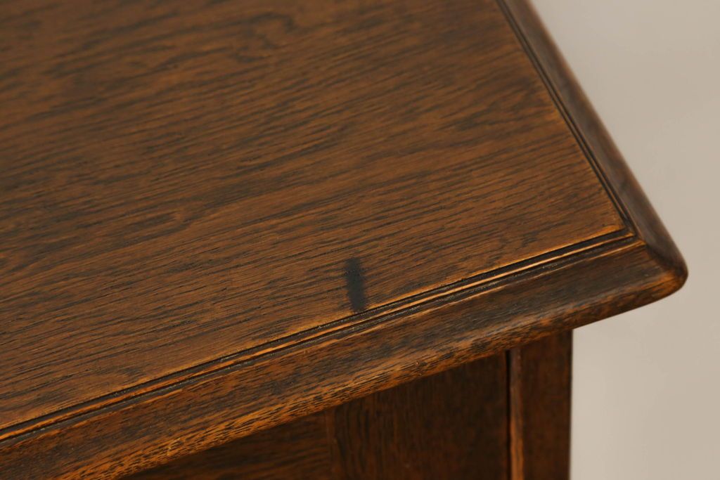 ライティングビューローを綺麗に再生!高品質リペアを施し、天板のみ剥離し着色。天板以外は現状をベースに色味調整。