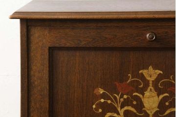 ライティングビューローを綺麗に再生!高品質リペアを施し、天板のみ剥離し着色。天板以外は現状をベースに色味調整。