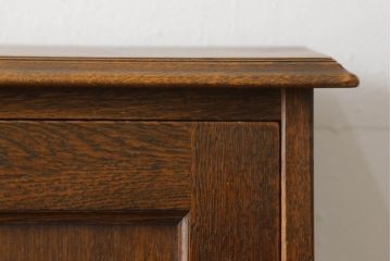 ライティングビューローを綺麗に再生!高品質リペアを施し、天板のみ剥離し着色。天板以外は現状をベースに色味調整。