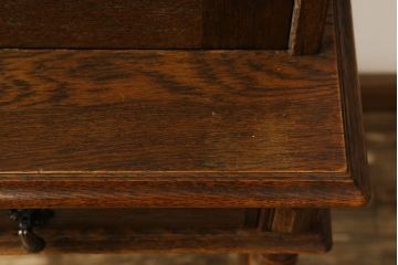 ライティングビューローを綺麗に再生!高品質リペアを施し、天板のみ剥離し着色。天板以外は現状をベースに色味調整。