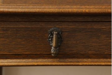 ライティングビューローを綺麗に再生!高品質リペアを施し、天板のみ剥離し着色。天板以外は現状をベースに色味調整。