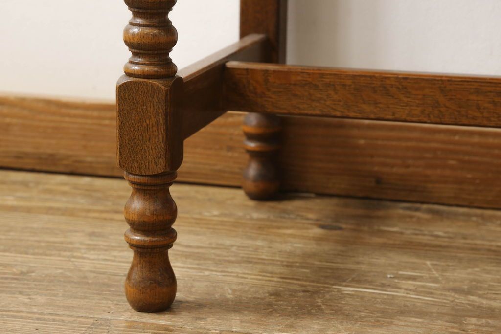 ライティングビューローを綺麗に再生!高品質リペアを施し、天板のみ剥離し着色。天板以外は現状をベースに色味調整。