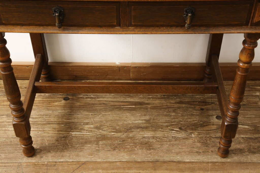 ライティングビューローを綺麗に再生!高品質リペアを施し、天板のみ剥離し着色。天板以外は現状をベースに色味調整。