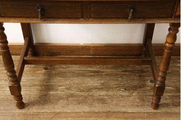 ライティングビューローを綺麗に再生!高品質リペアを施し、天板のみ剥離し着色。天板以外は現状をベースに色味調整。