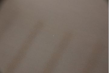 テーブルを綺麗に再生!天板の深い傷部分は埋め木加工。金属部分は既存の色味に合わせてのリタッチ。本体部分は剥離してご希望のお色味に合わせてステイン塗料にて仕上げ。