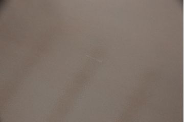 テーブルを綺麗に再生!天板の深い傷部分は埋め木加工。金属部分は既存の色味に合わせてのリタッチ。本体部分は剥離してご希望のお色味に合わせてステイン塗料にて仕上げ。