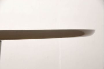 テーブルを綺麗に再生!天板の深い傷部分は埋め木加工。金属部分は既存の色味に合わせてのリタッチ。本体部分は剥離してご希望のお色味に合わせてステイン塗料にて仕上げ。