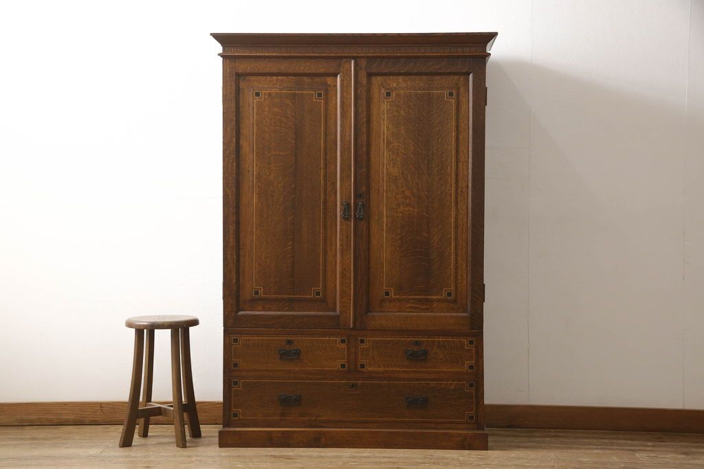 ワードローブを綺麗に再生!修繕箇所は本体と馴染ませ、本体は現状ベースに着色。