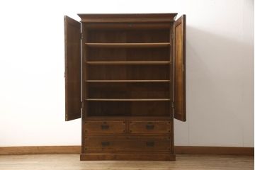 ワードローブを綺麗に再生!修繕箇所は本体と馴染ませ、本体は現状ベースに着色。