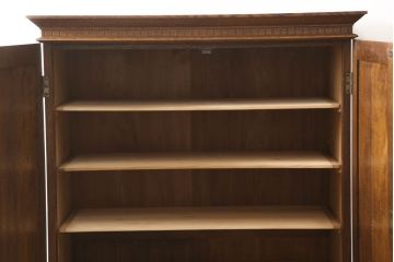 ワードローブを綺麗に再生!修繕箇所は本体と馴染ませ、本体は現状ベースに着色。