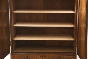 ワードローブを綺麗に再生!修繕箇所は本体と馴染ませ、本体は現状ベースに着色。