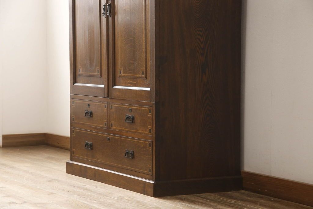 ワードローブを綺麗に再生!修繕箇所は本体と馴染ませ、本体は現状ベースに着色。