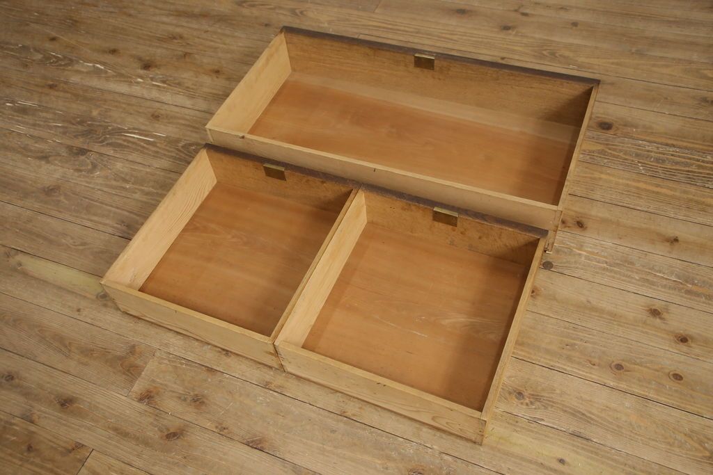 ワードローブを綺麗に再生!修繕箇所は本体と馴染ませ、本体は現状ベースに着色。