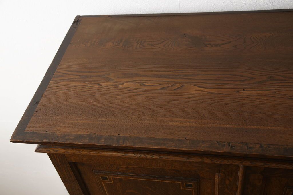 ワードローブを綺麗に再生!修繕箇所は本体と馴染ませ、本体は現状ベースに着色。