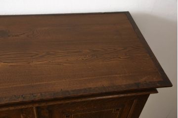 ワードローブを綺麗に再生!修繕箇所は本体と馴染ませ、本体は現状ベースに着色。