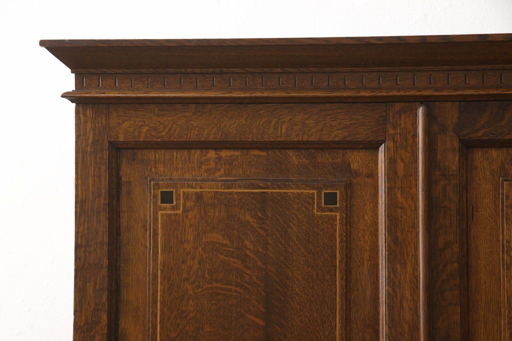 ワードローブを綺麗に再生!修繕箇所は本体と馴染ませ、本体は現状ベースに着色。