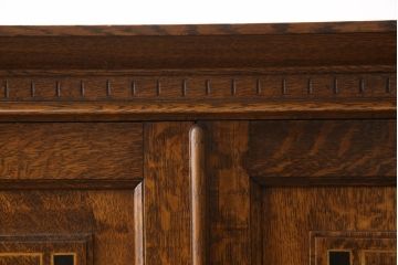 ワードローブを綺麗に再生!修繕箇所は本体と馴染ませ、本体は現状ベースに着色。