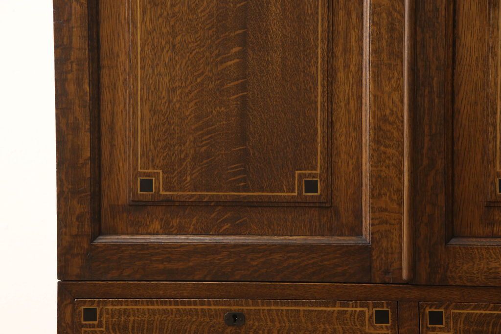 ワードローブを綺麗に再生!修繕箇所は本体と馴染ませ、本体は現状ベースに着色。