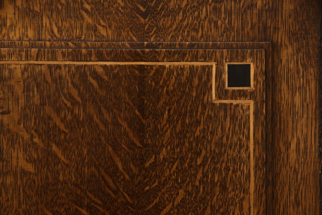 ワードローブを綺麗に再生!修繕箇所は本体と馴染ませ、本体は現状ベースに着色。