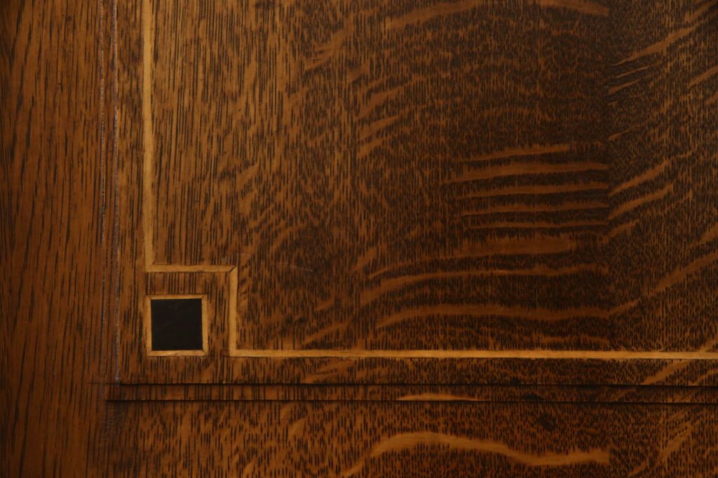 ワードローブを綺麗に再生!修繕箇所は本体と馴染ませ、本体は現状ベースに着色。