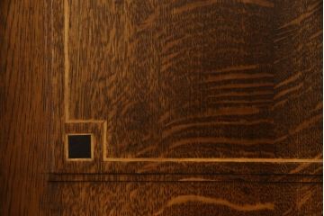 ワードローブを綺麗に再生!修繕箇所は本体と馴染ませ、本体は現状ベースに着色。