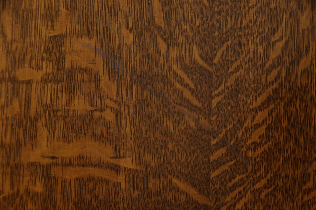 ワードローブを綺麗に再生!修繕箇所は本体と馴染ませ、本体は現状ベースに着色。