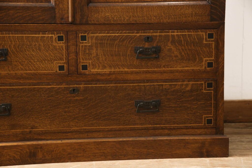 ワードローブを綺麗に再生!修繕箇所は本体と馴染ませ、本体は現状ベースに着色。