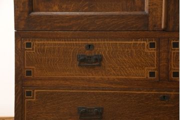 ワードローブを綺麗に再生!修繕箇所は本体と馴染ませ、本体は現状ベースに着色。