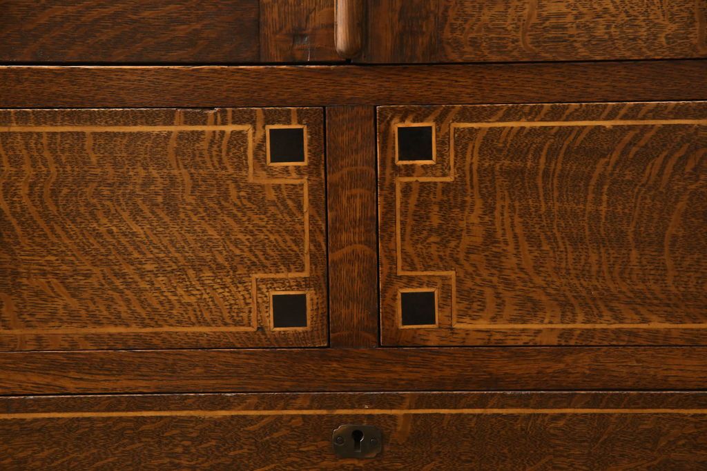 ワードローブを綺麗に再生!修繕箇所は本体と馴染ませ、本体は現状ベースに着色。