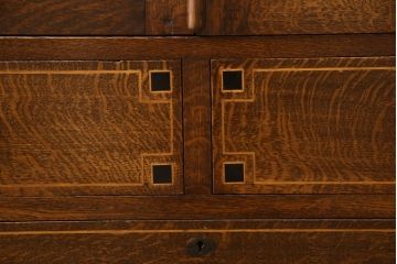 ワードローブを綺麗に再生!修繕箇所は本体と馴染ませ、本体は現状ベースに着色。