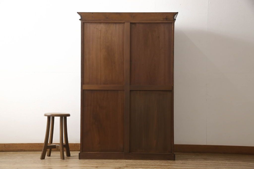 ワードローブを綺麗に再生!修繕箇所は本体と馴染ませ、本体は現状ベースに着色。