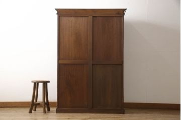 ワードローブを綺麗に再生!修繕箇所は本体と馴染ませ、本体は現状ベースに着色。