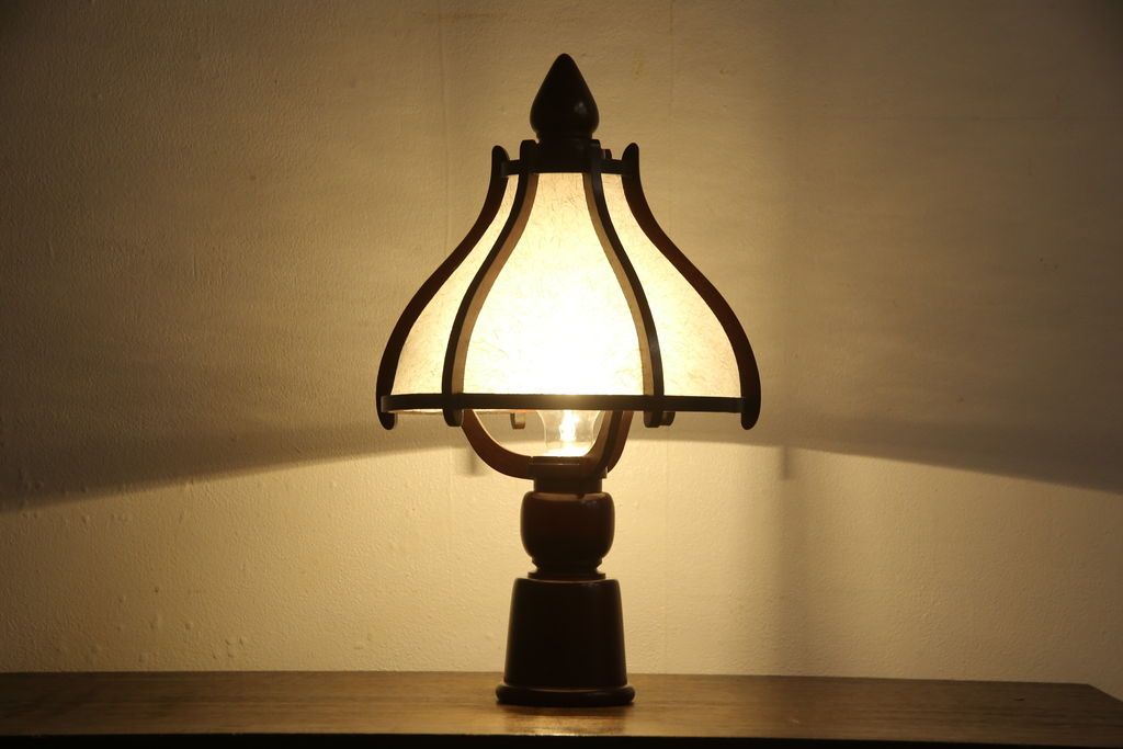 スタンドライトを綺麗に再生!木部分の修繕、和紙貼り直し。修繕箇所は本体と馴染ませ、本体は現状をベースにして着色。