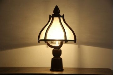 スタンドライトを綺麗に再生!木部分の修繕、和紙貼り直し。修繕箇所は本体と馴染ませ、本体は現状をベースにして着色。