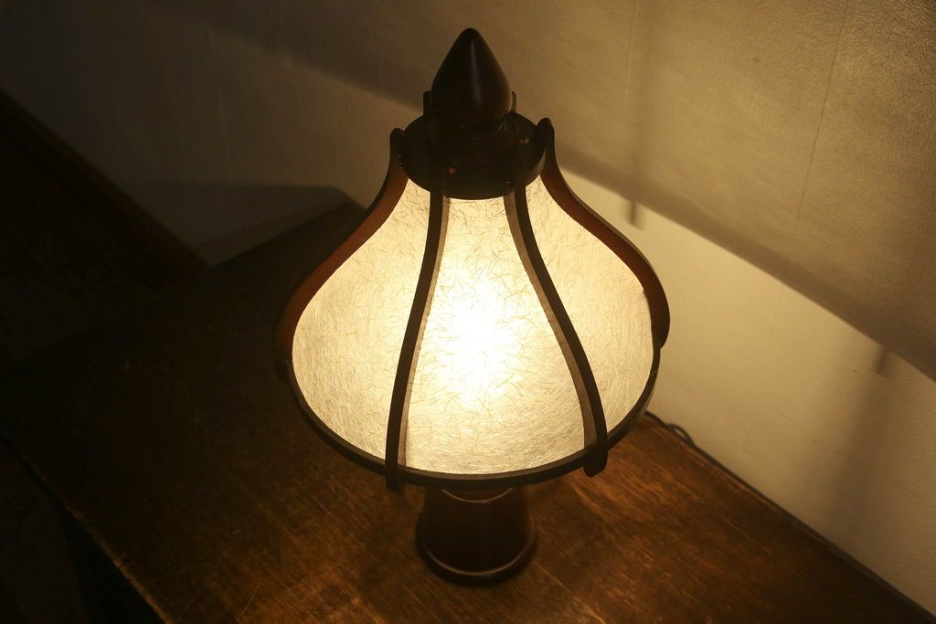 スタンドライトを綺麗に再生!木部分の修繕、和紙貼り直し。修繕箇所は本体と馴染ませ、本体は現状をベースにして着色。