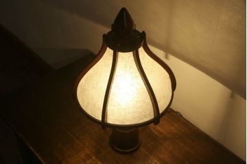 スタンドライトを綺麗に再生!木部分の修繕、和紙貼り直し。修繕箇所は本体と馴染ませ、本体は現状をベースにして着色。