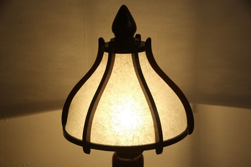 スタンドライトを綺麗に再生!木部分の修繕、和紙貼り直し。修繕箇所は本体と馴染ませ、本体は現状をベースにして着色。