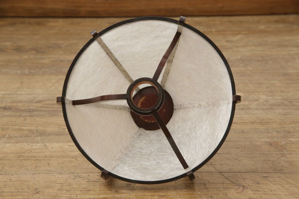 スタンドライトを綺麗に再生!木部分の修繕、和紙貼り直し。修繕箇所は本体と馴染ませ、本体は現状をベースにして着色。