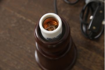 スタンドライトを綺麗に再生!木部分の修繕、和紙貼り直し。修繕箇所は本体と馴染ませ、本体は現状をベースにして着色。