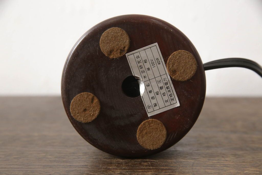 スタンドライトを綺麗に再生!木部分の修繕、和紙貼り直し。修繕箇所は本体と馴染ませ、本体は現状をベースにして着色。