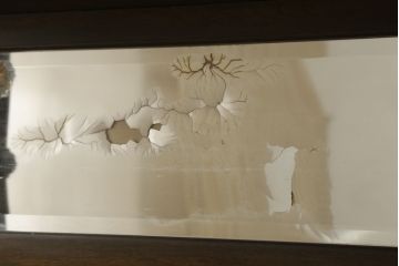 本箱を綺麗に再生!開き戸の反り調整、破損している引き出しの取っ手の修理。塗装が剥げている部分を剥離し、現状の色味に合わせて着色。