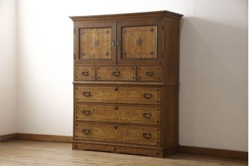 重ね箪笥を綺麗に再生!本体は現状をベース着色し、修繕箇所は本体と馴染ませて仕上げ。