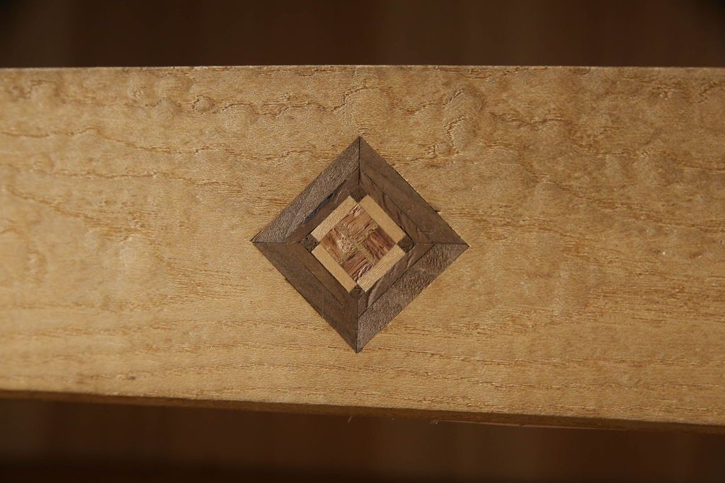 重ね箪笥を綺麗に再生!本体は現状をベース着色し、修繕箇所は本体と馴染ませて仕上げ。