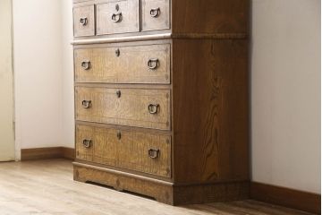 重ね箪笥を綺麗に再生!本体は現状をベース着色し、修繕箇所は本体と馴染ませて仕上げ。