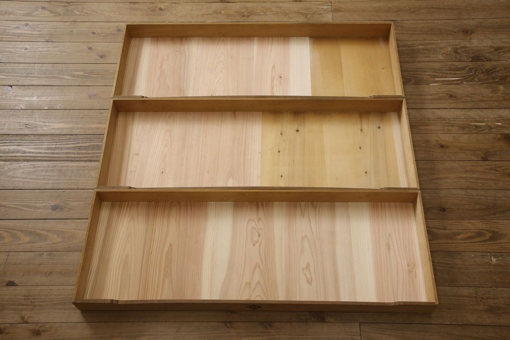 重ね箪笥を綺麗に再生!本体は現状をベース着色し、修繕箇所は本体と馴染ませて仕上げ。