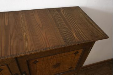 重ね箪笥を綺麗に再生!本体は現状をベース着色し、修繕箇所は本体と馴染ませて仕上げ。