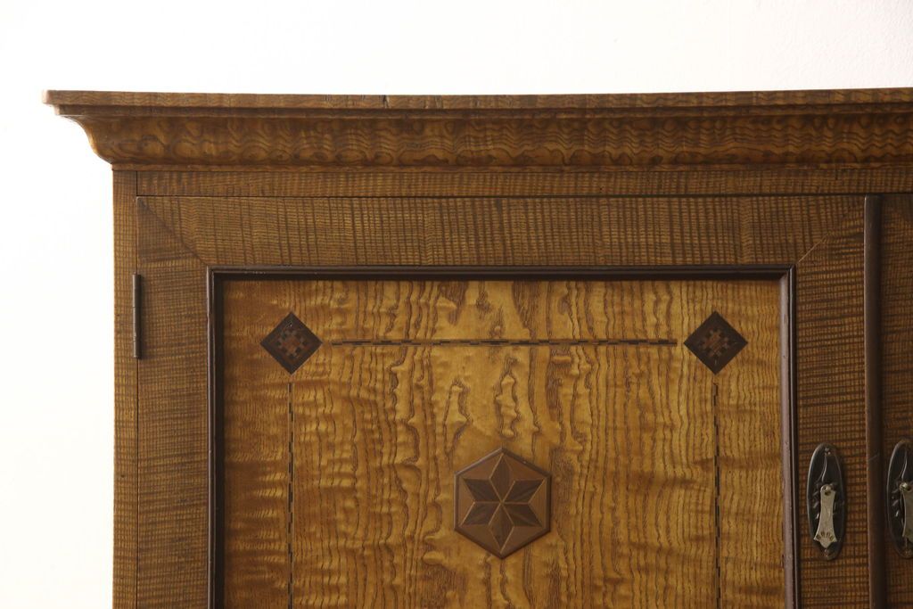 重ね箪笥を綺麗に再生!本体は現状をベース着色し、修繕箇所は本体と馴染ませて仕上げ。