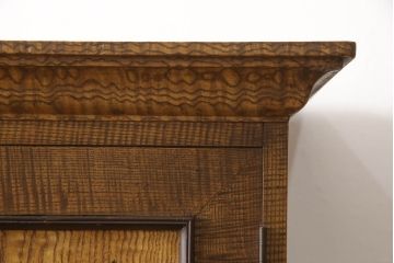 重ね箪笥を綺麗に再生!本体は現状をベース着色し、修繕箇所は本体と馴染ませて仕上げ。