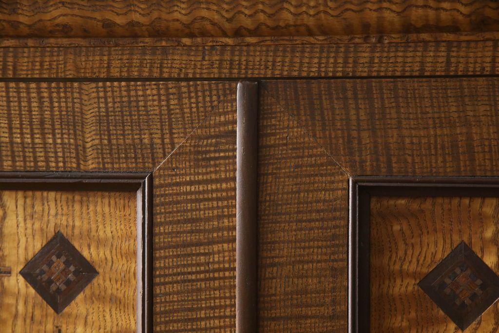 重ね箪笥を綺麗に再生!本体は現状をベース着色し、修繕箇所は本体と馴染ませて仕上げ。