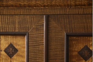 重ね箪笥を綺麗に再生!本体は現状をベース着色し、修繕箇所は本体と馴染ませて仕上げ。